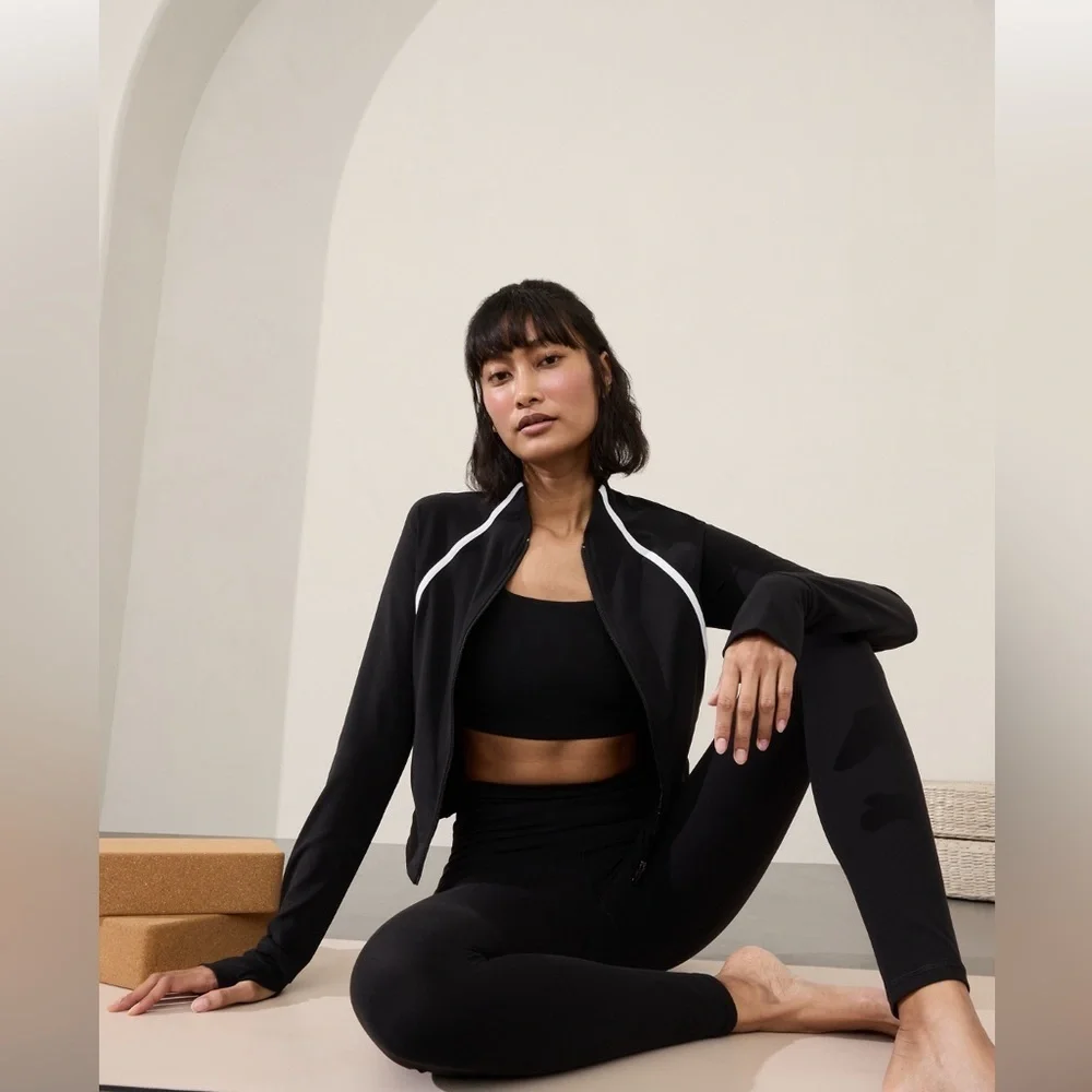 NWT Athleta Salutation Stash Black Tight Size XS/T